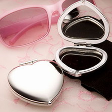 Compact mirror heart shape